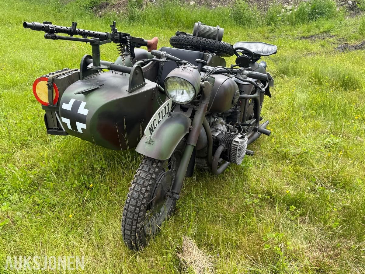 1966 KMZ K-750 - WWII-replika med sidevogn